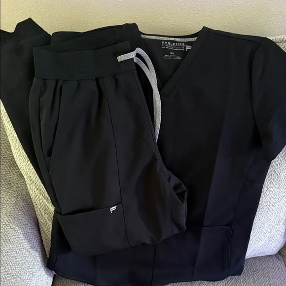 Fabletics Black Scrub Set Top and Scrub Joggers XS - Picture 2 of 7